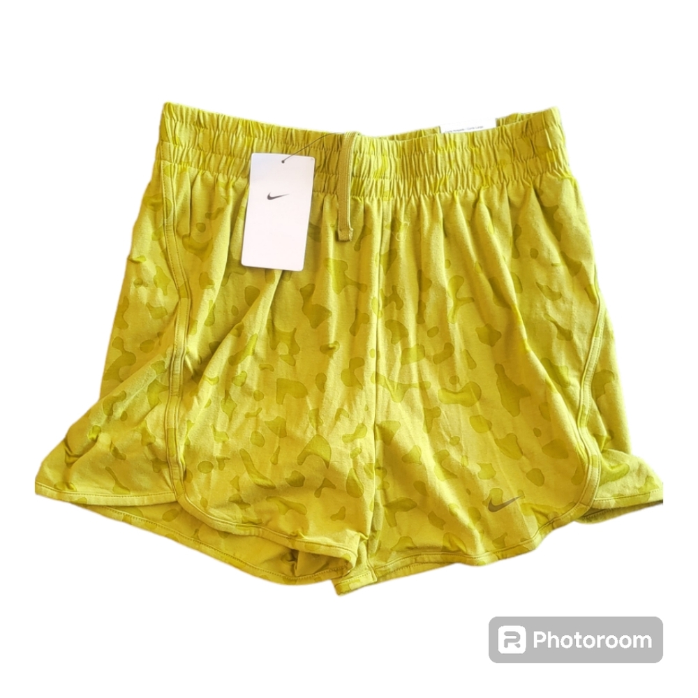 Girls Nike Loose fit shorts, Multiple Sizes